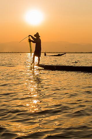 133 Inle Lake, 1 been roeier.jpg